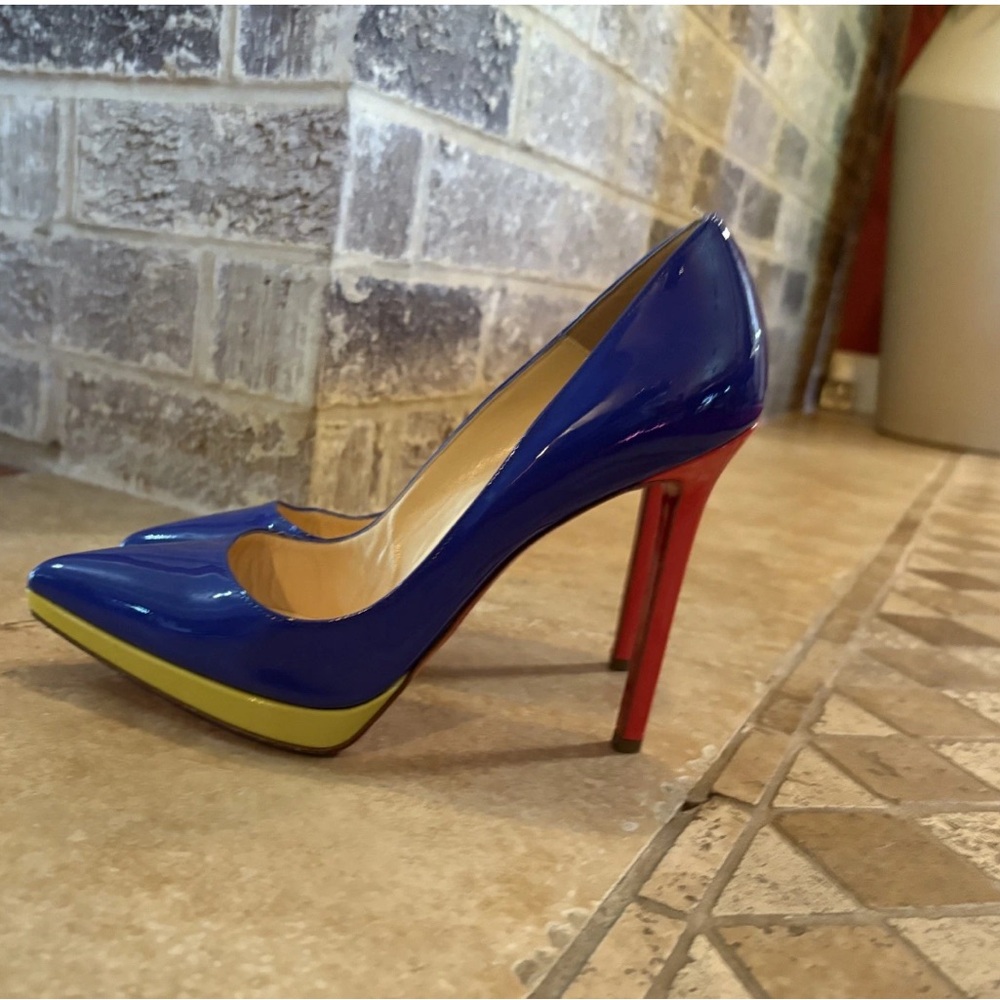 Christian Louboutin Blue and Red Heels Pigalle size 39